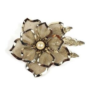 Vintage Metal Mesh Flower Foliate Brooch‎ in Gold-tone
